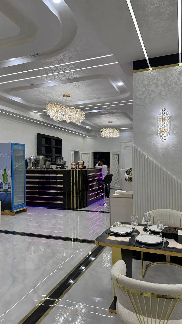 TRINITY restoranining premium interyeri va bar qismi